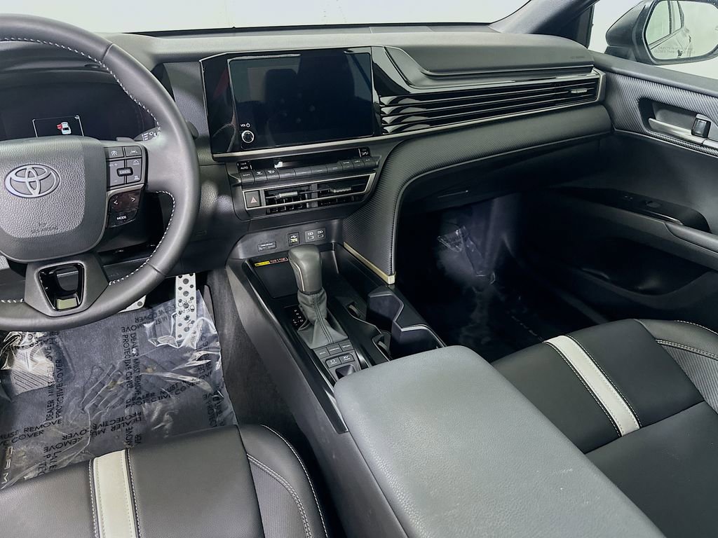 Used 2025 Toyota Camry SE image 19