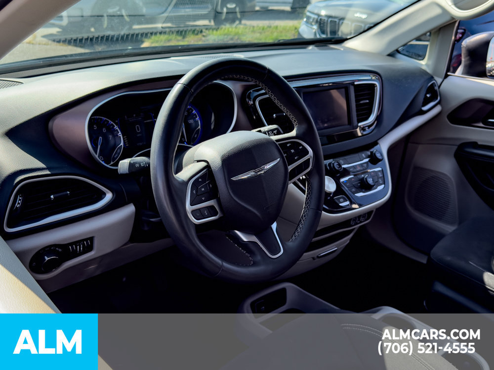 Used 2023 Chrysler Voyager LX FWD image 9