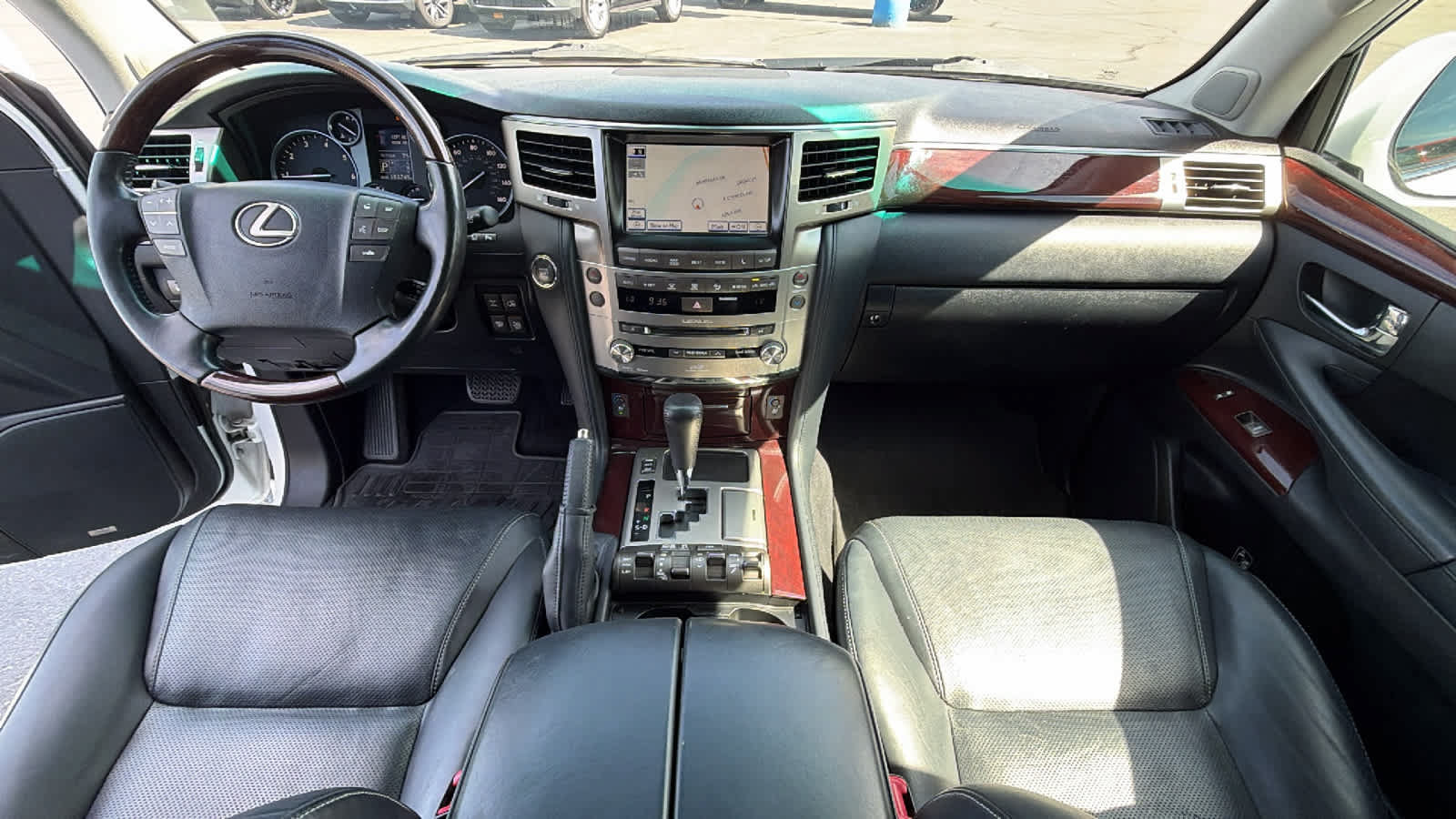 Used 2015 Lexus LX 570 4WD image 26