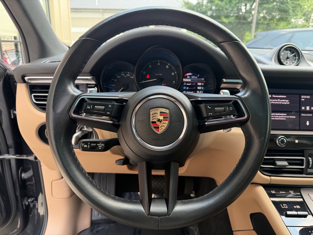 Used 2023 Porsche Macan AWD/4WD image 33