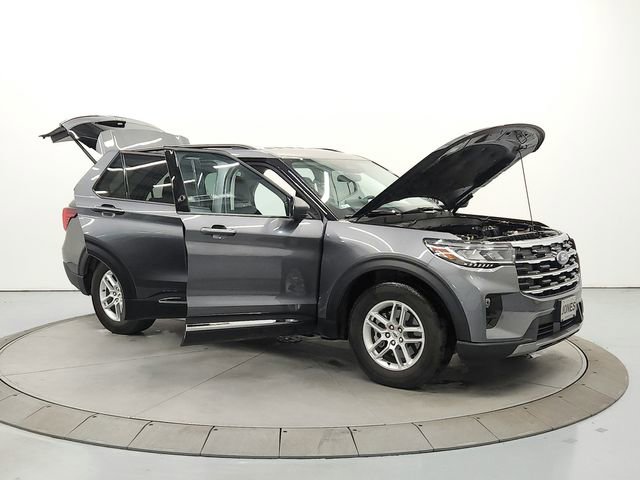 Used 2025 Ford Explorer Active w/ Active Comfort Package image 9