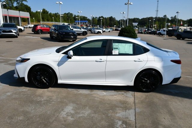 New 2025 Toyota Camry SE image 2