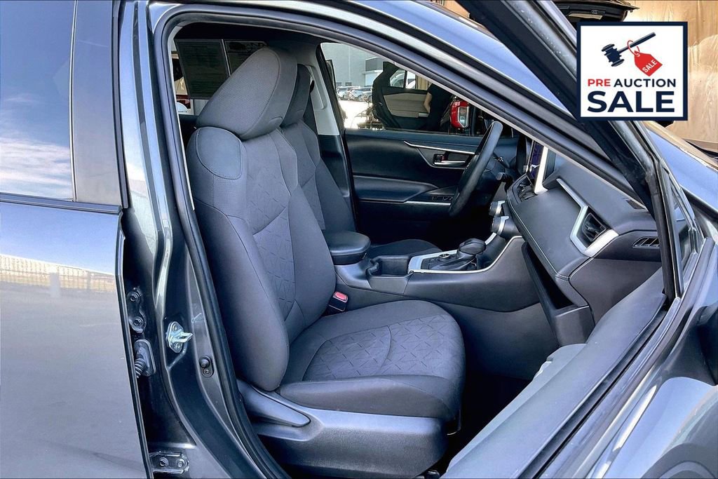 Used 2024 Toyota RAV4 XLE AWD/4WD image 7