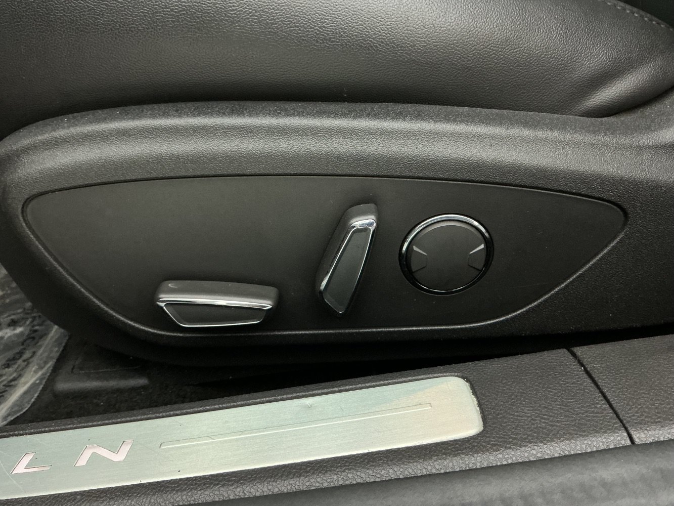 Used 2014 Lincoln MKZ AWD w/ Equipment Group 102A Reserve image 37