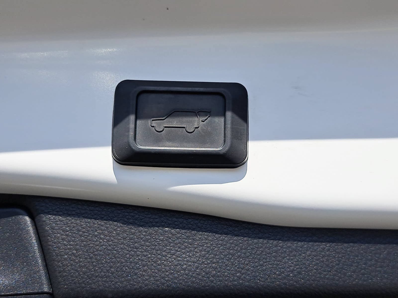 Used 2021 Toyota RAV4 SE w/ Weather & Moonroof Package AWD/4WD image 14