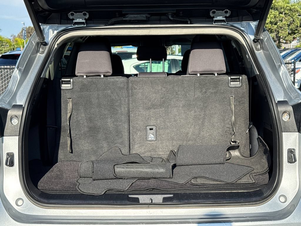 Used 2023 Toyota Highlander LE AWD/4WD image 10