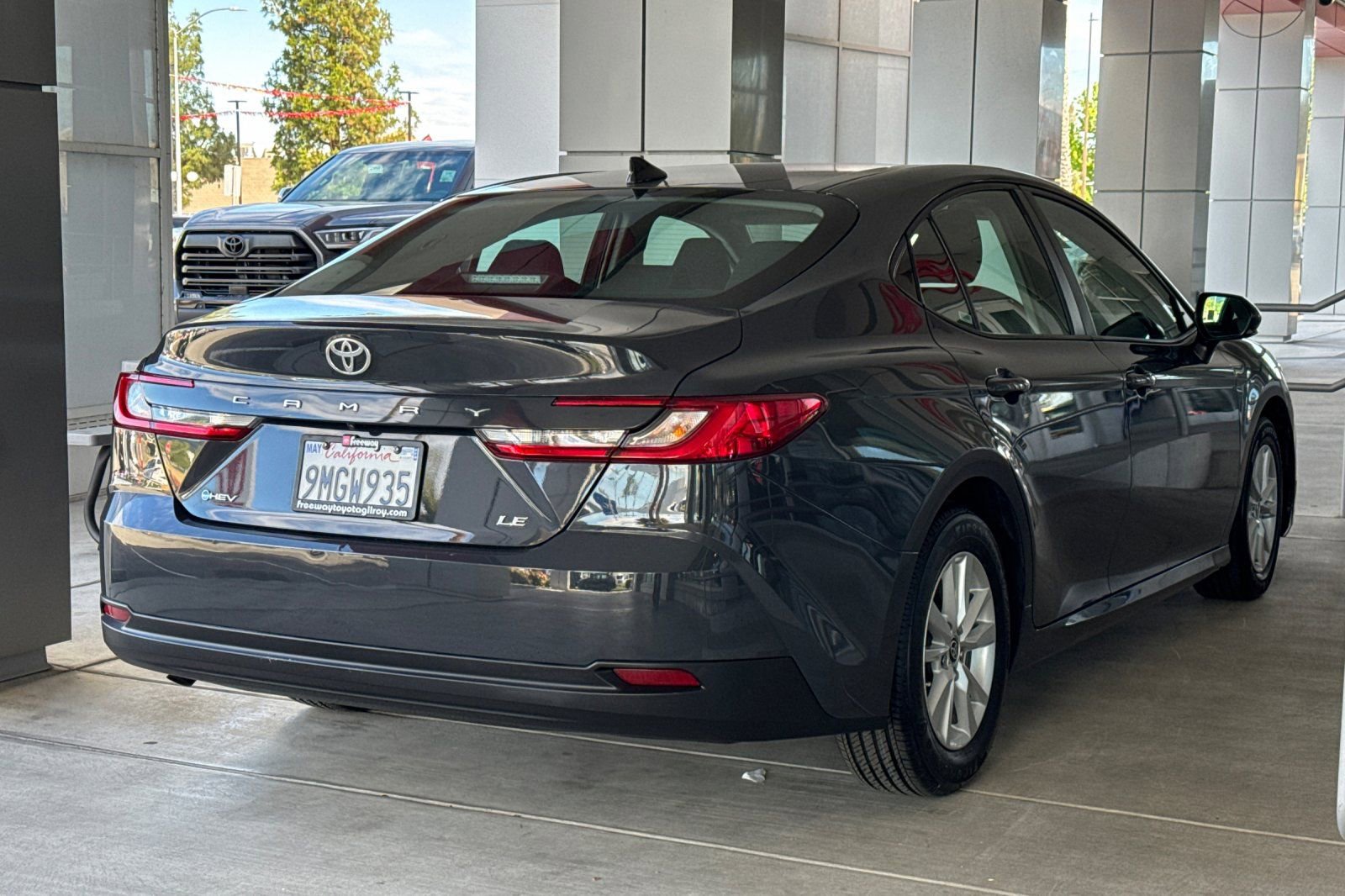 Used 2025 Toyota Camry LE image 5