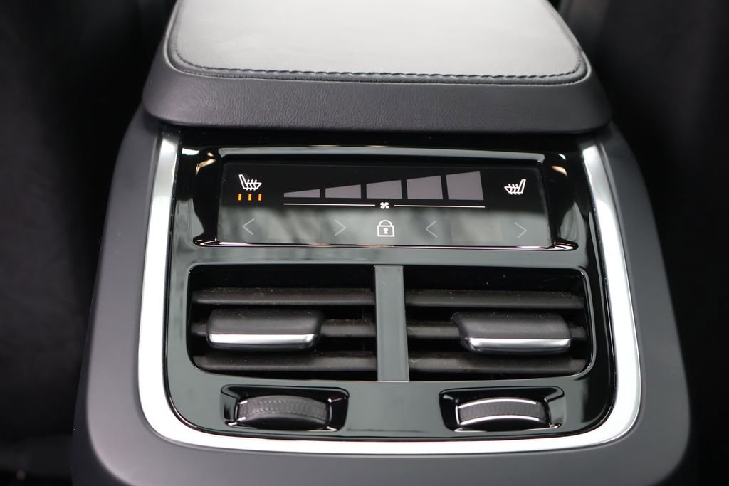 Used 2024 Volvo XC90 B6 Plus w/ Protection Package Premier image 45