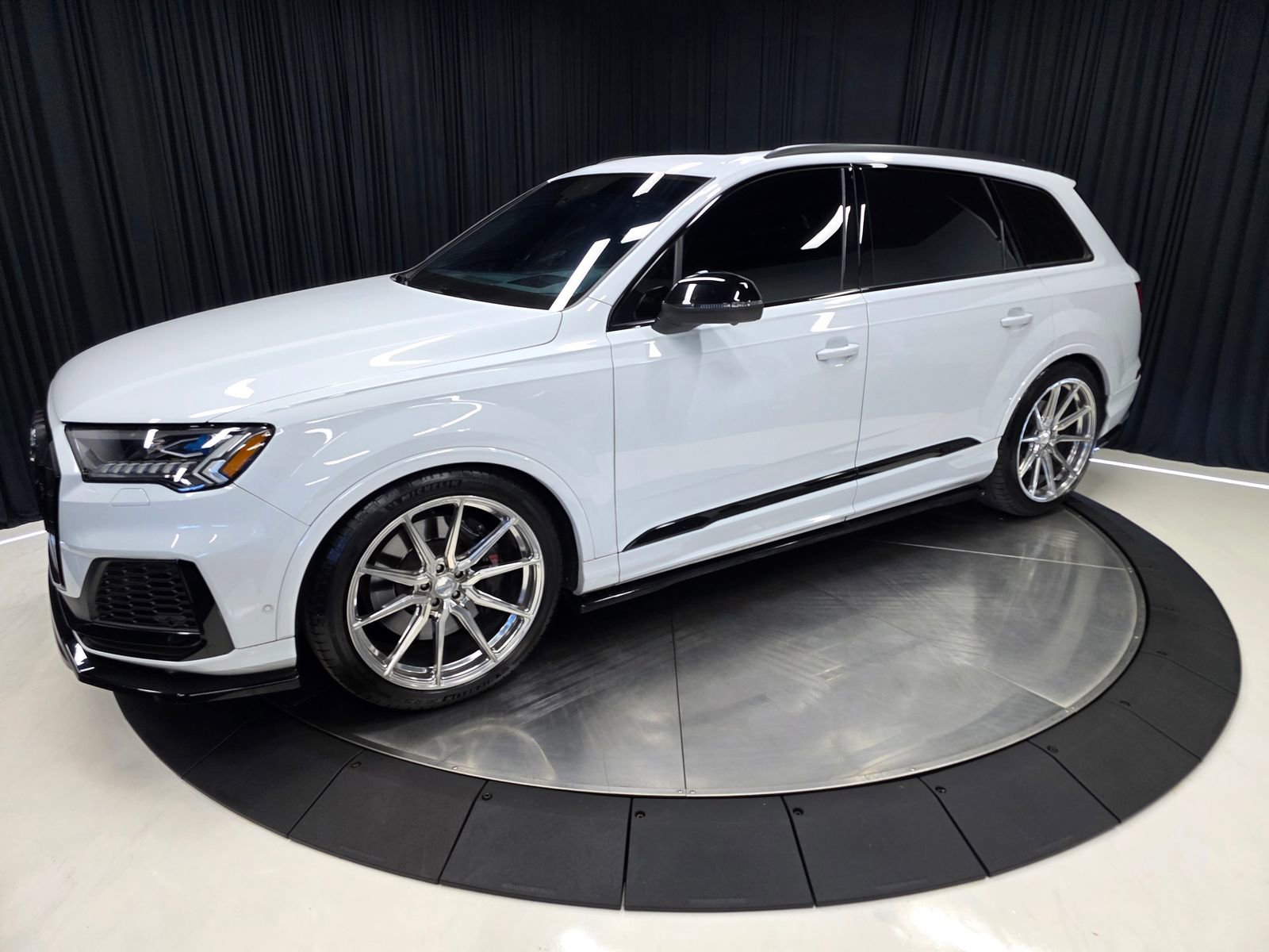 Used 2020 Audi SQ7 Prestige w/ Prestige Package AWD/4WD image 9