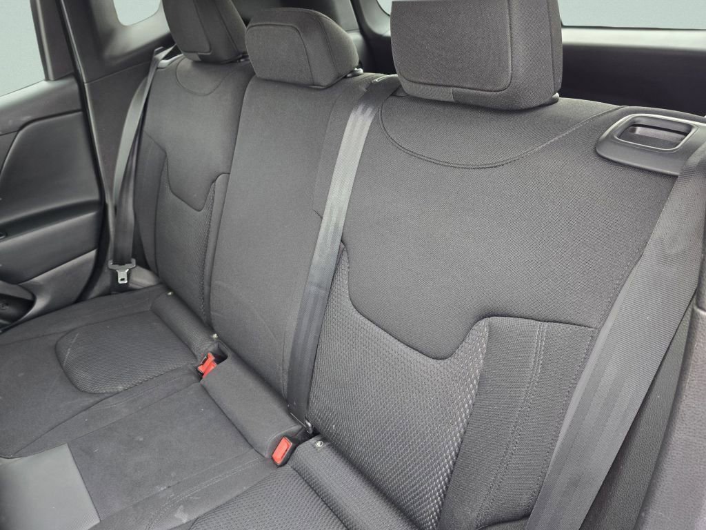 Used 2018 Jeep Renegade Altitude FWD image 27