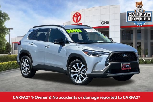 Certified 2025 Toyota Corolla Cross XLE FWD image 2