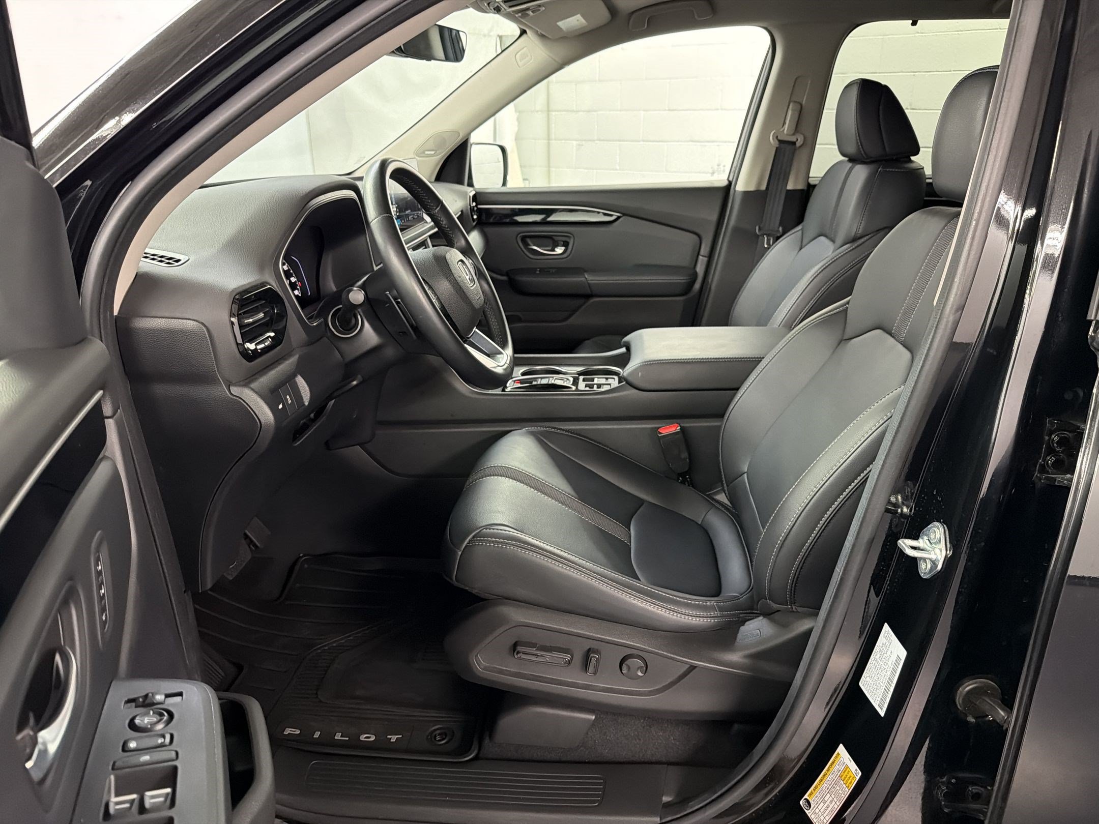Certified 2025 Honda Pilot Touring image 5