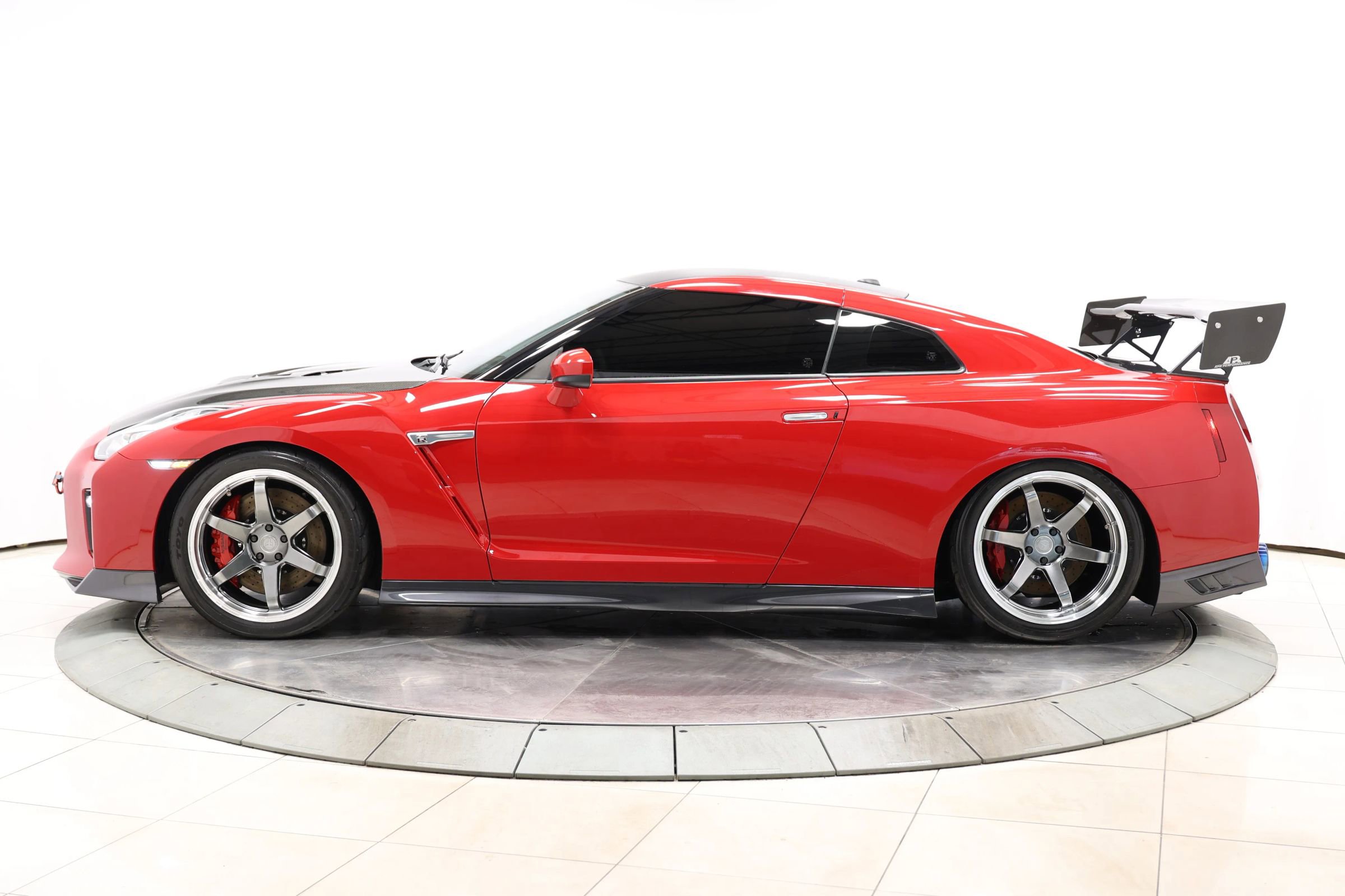 Used 2019 Nissan GT-R Premium w/ Premium Interior Package AWD/4WD image 9