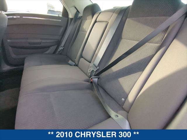 Used 2010 Chrysler 300 Touring RWD image 18