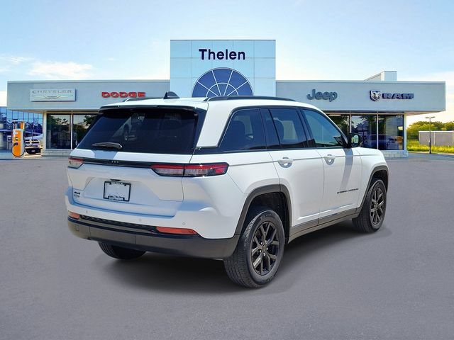 Used 2024 Jeep Grand Cherokee Altitude AWD/4WD image 4