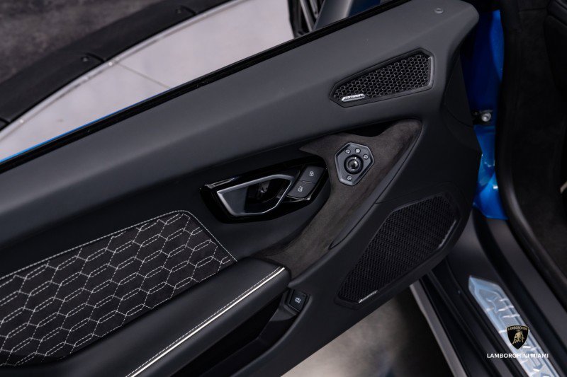 Used 2024 Lamborghini Huracan Sterrato image 31