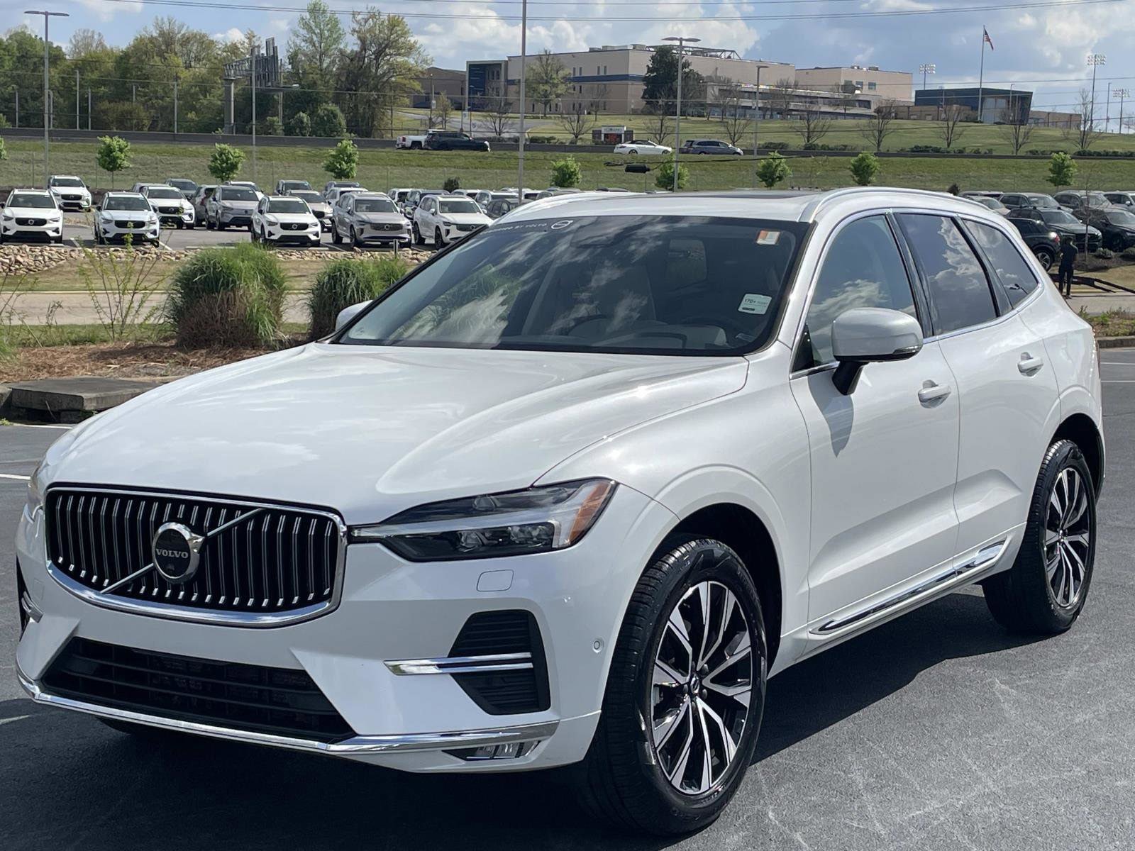 Certified 2023 Volvo XC60 B5 Plus w/ Climate Package AWD/4WD image 3