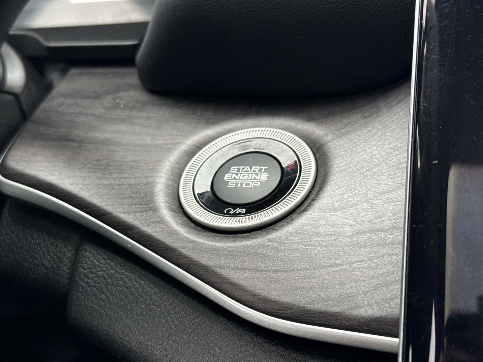 Used 2022 Jeep Grand Cherokee L Limited image 14