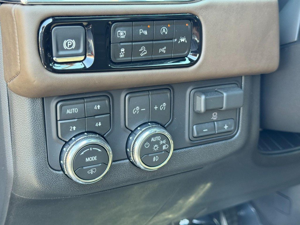 Used 2026 GMC Yukon Denali Ultimate AWD/4WD image 19