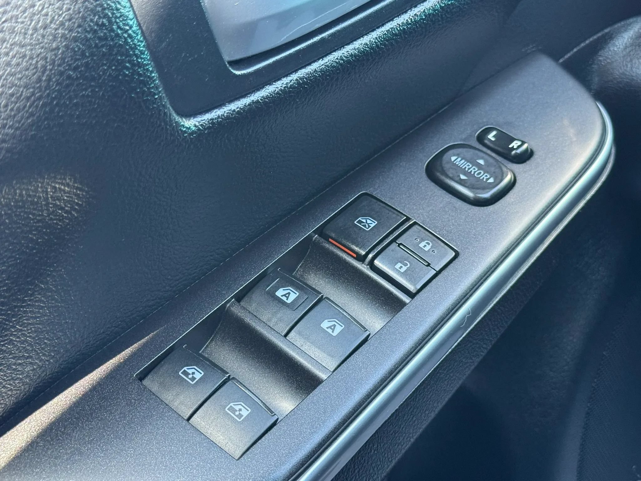 Used 2016 Toyota Camry SE FWD image 34
