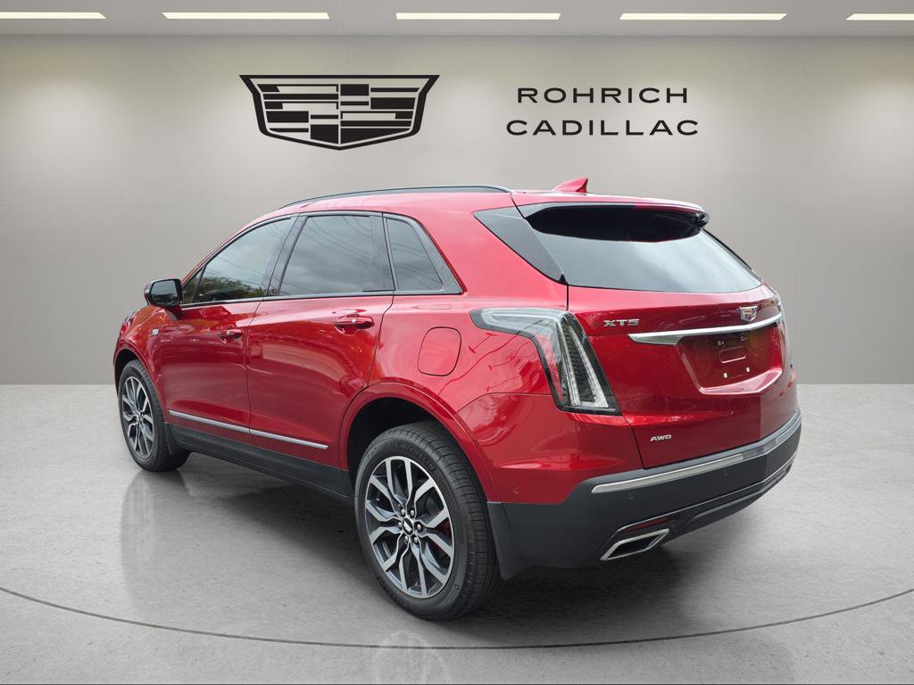 Certified 2025 Cadillac XT5 Sportv w/ Technology Package image 3