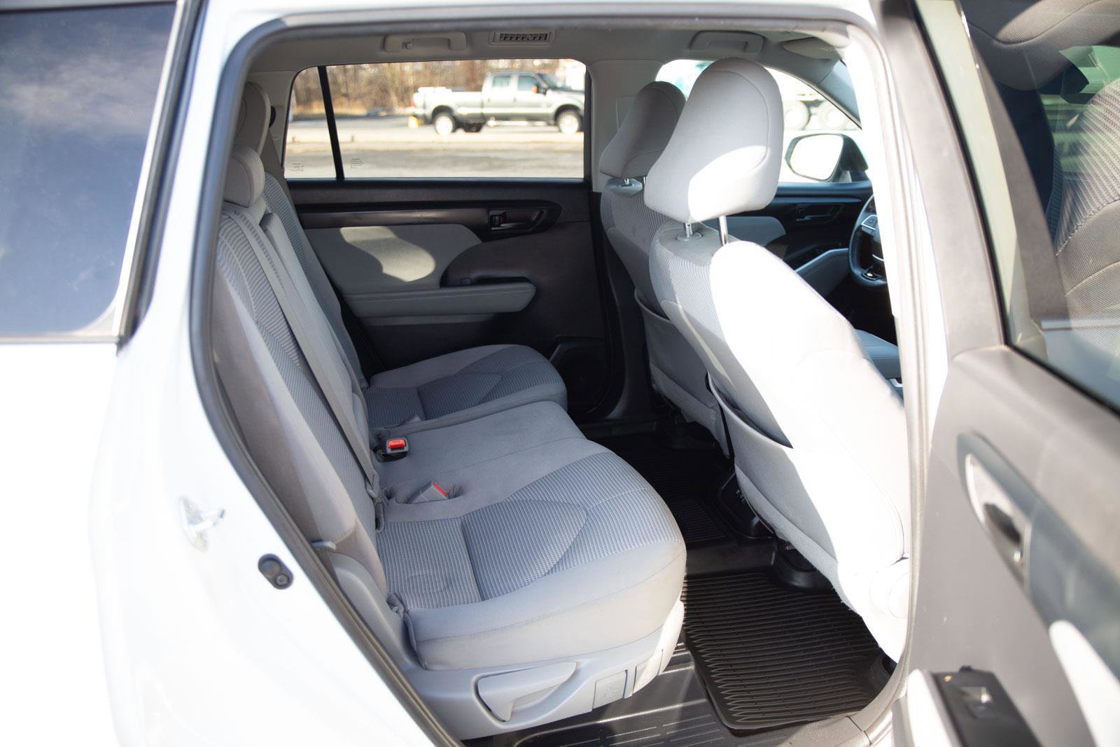 Used 2020 Toyota Highlander LE image 24