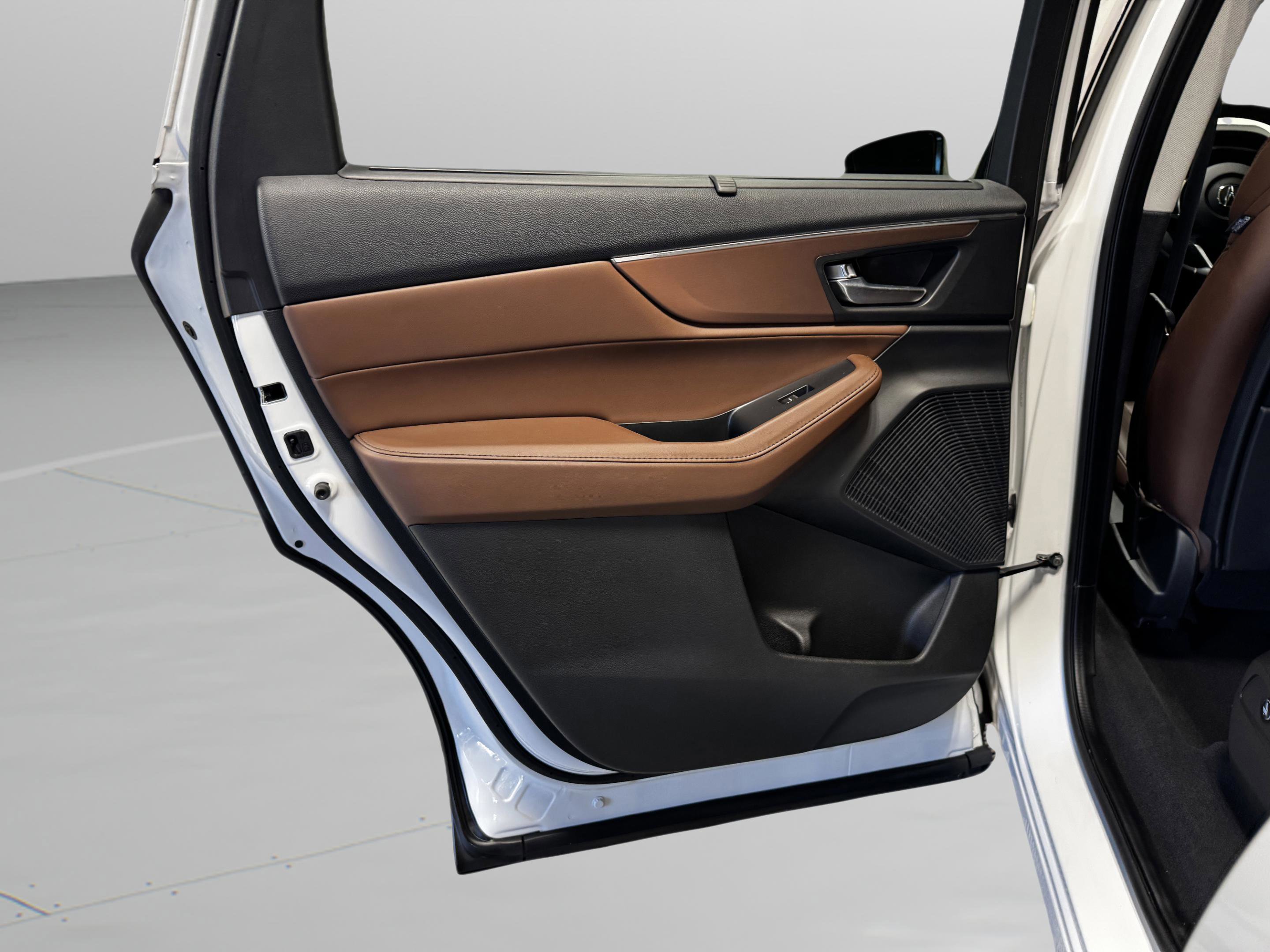 Certified 2023 Acura MDX FWD w/ Technology Package image 14