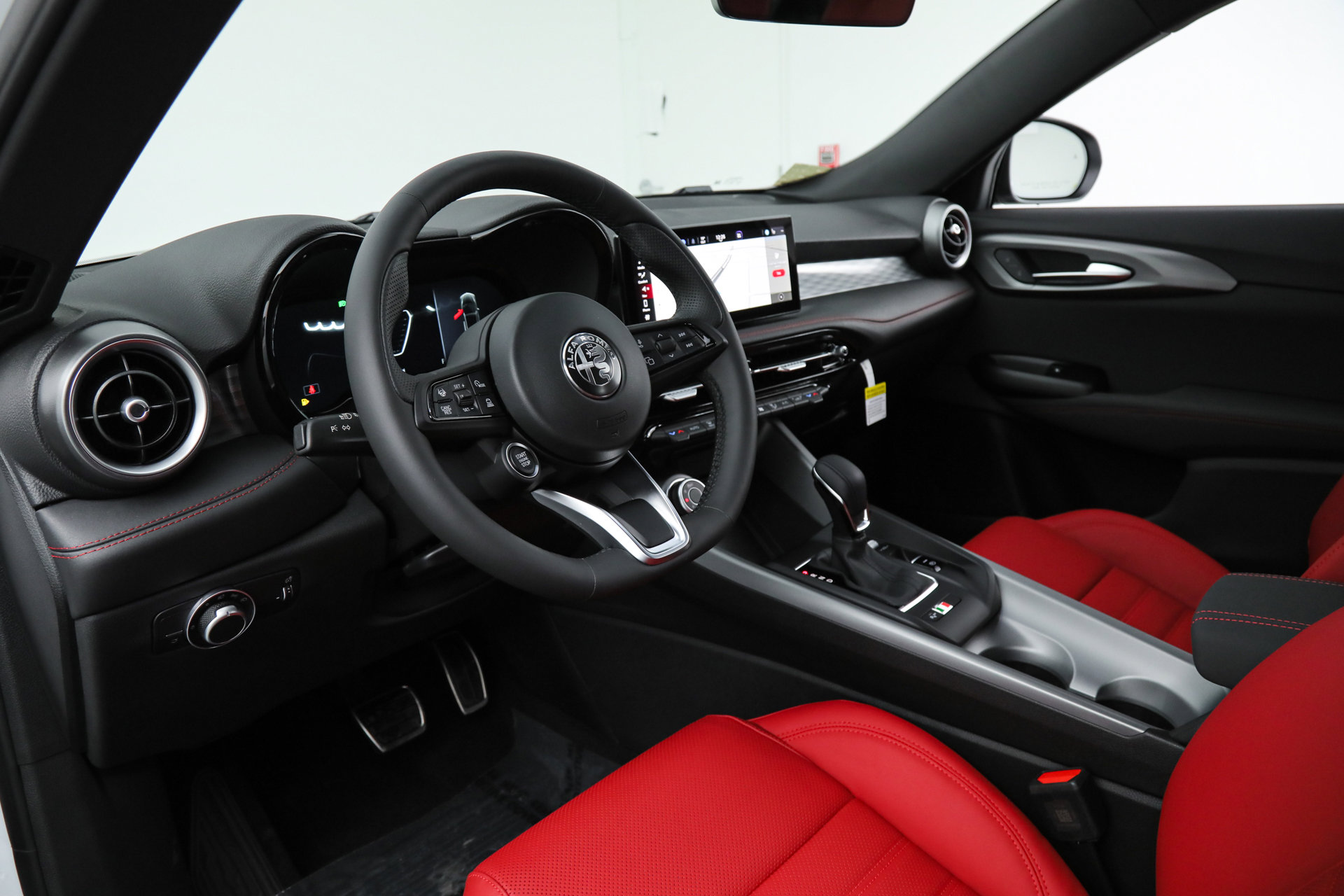 New 2026 Alfa Romeo Tonale Sprint w/ Red Premium Package image 23