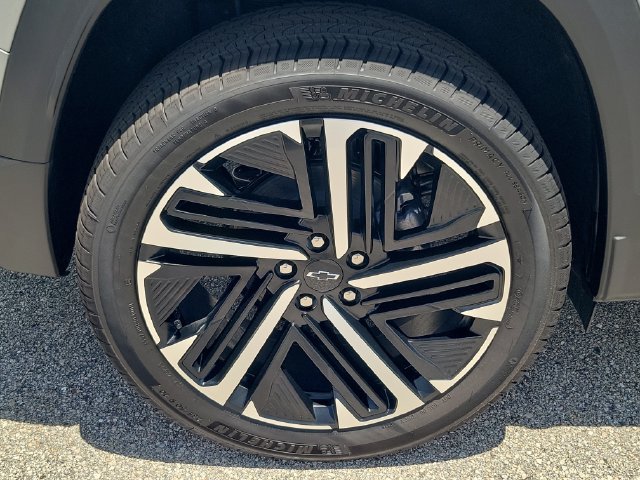 New 2027 Chevrolet Equinox RS FWD image 3