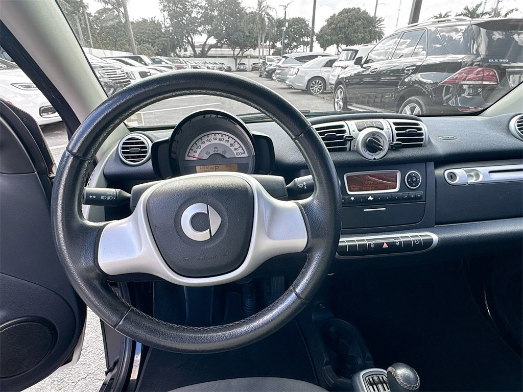 Used 2014 smart fortwo pure image 11