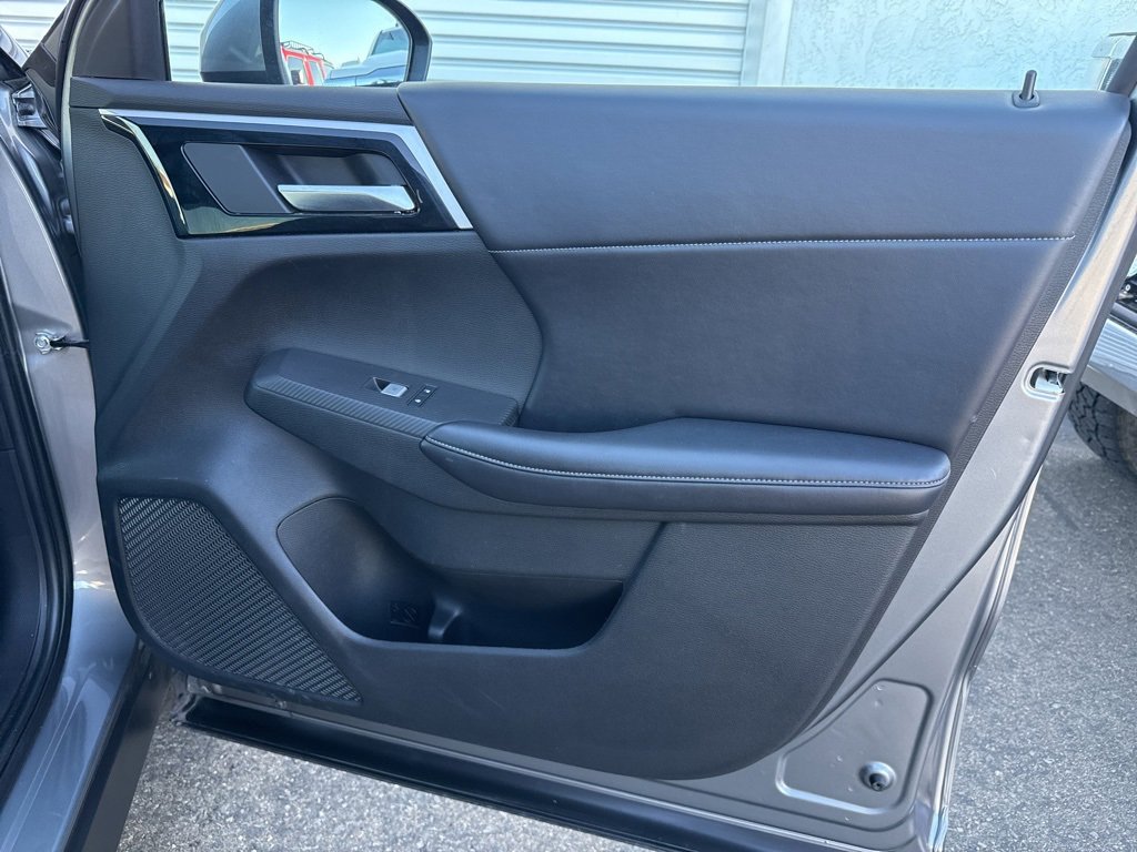 Used 2023 Mitsubishi Outlander SE image 32