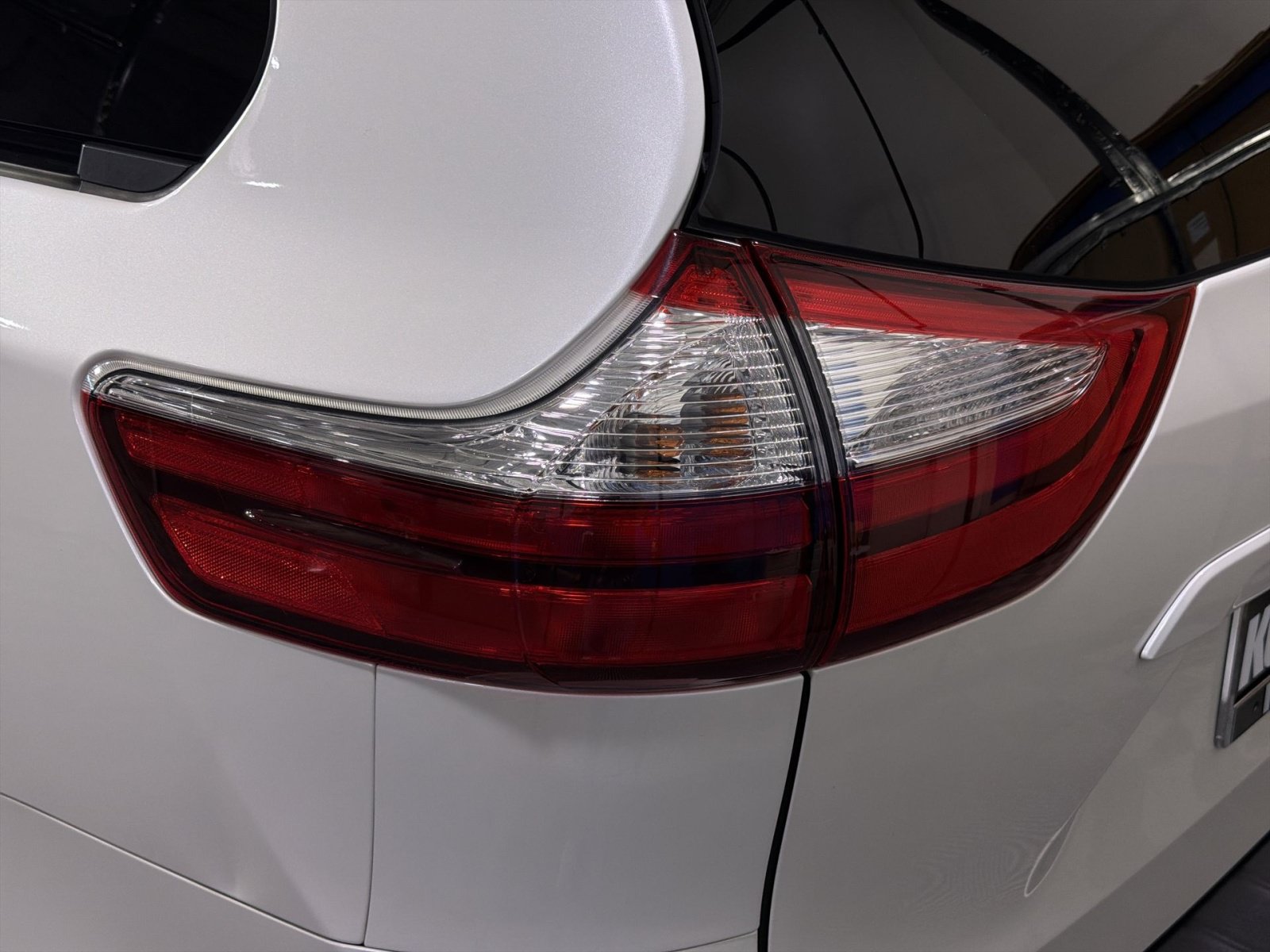 Used 2018 Toyota Sienna XLE Premium FWD image 17