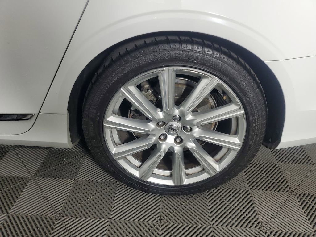Used 2017 Volvo S90 T6 Inscription w/ Vision Package image 31