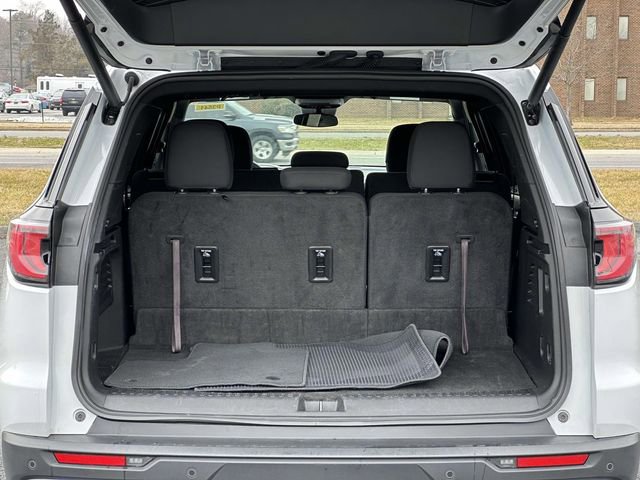 Used 2025 GMC Acadia Elevation image 13