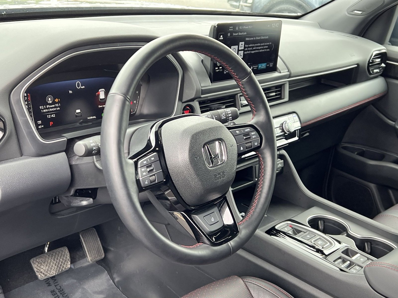 Used 2025 Honda Pilot Black Edition image 17