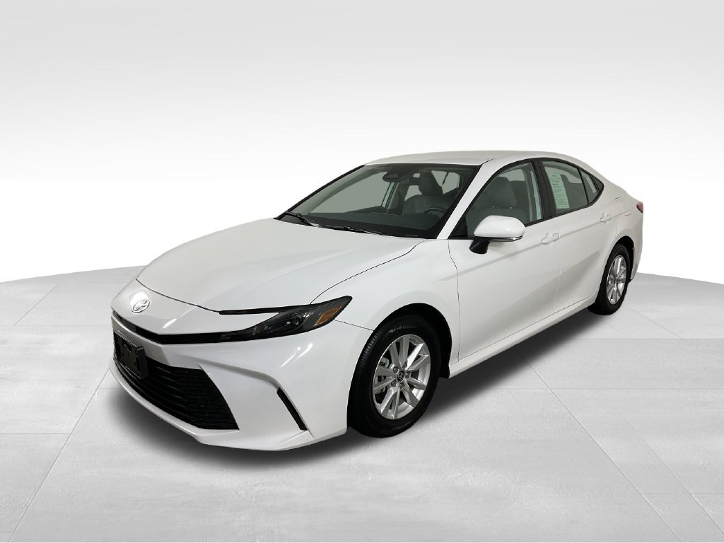 Used 2025 Toyota Camry LE FWD image 4