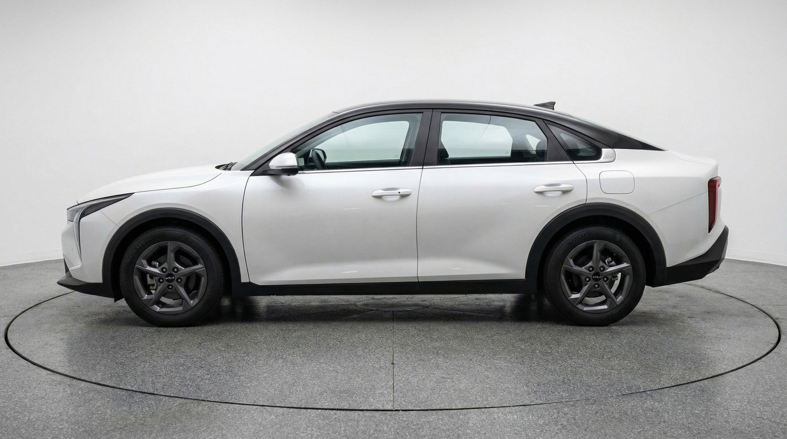 Used 2025 Kia K4 LXS image 5