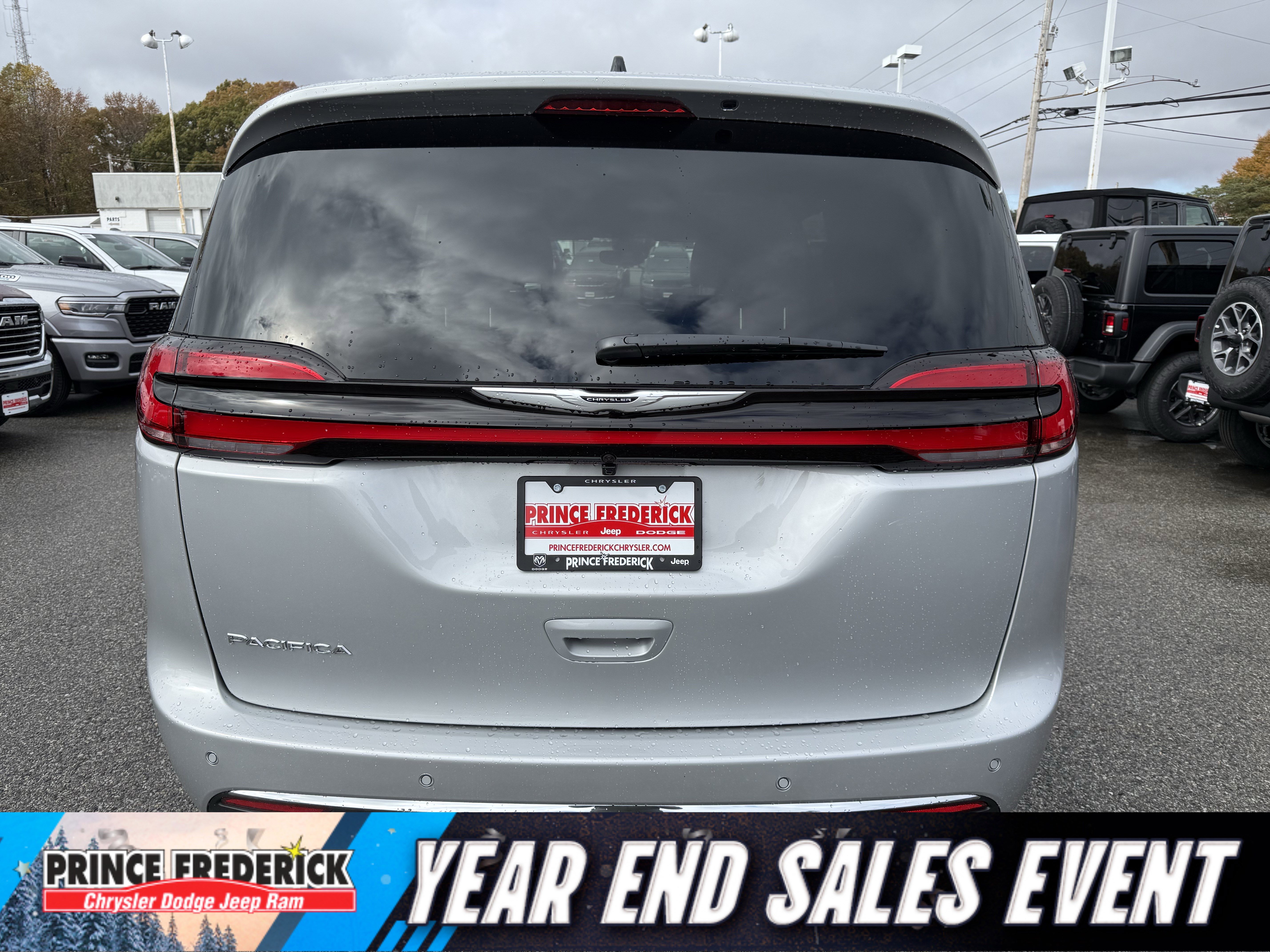 New 2026 Chrysler Pacifica Select image 4