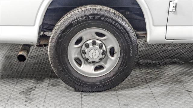 Used 2016 Chevrolet Express 2500 image 29