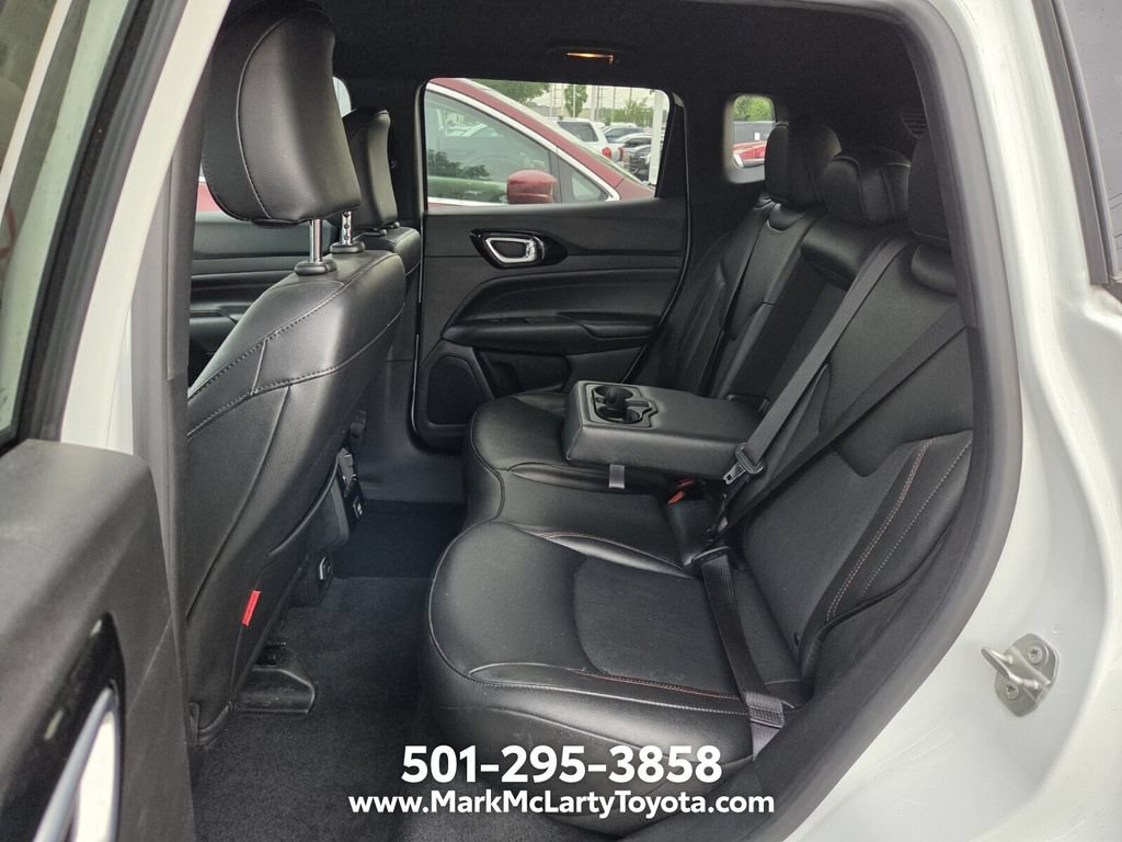 Used 2025 Jeep Compass Trailhawk w/ Trailer Tow Group AWD/4WD image 7