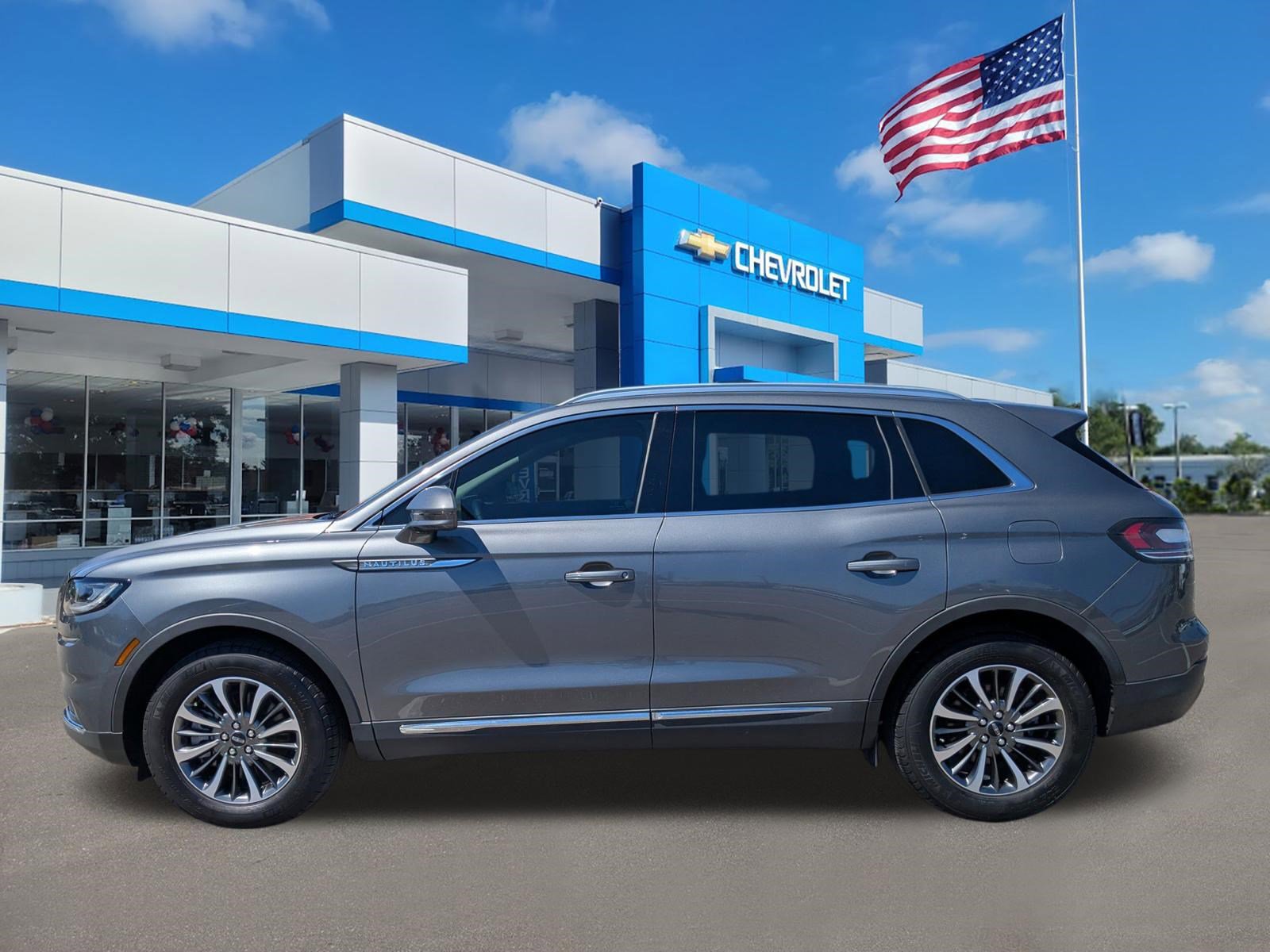 Used 2023 Lincoln Nautilus FWD w/ Premium Package image 7