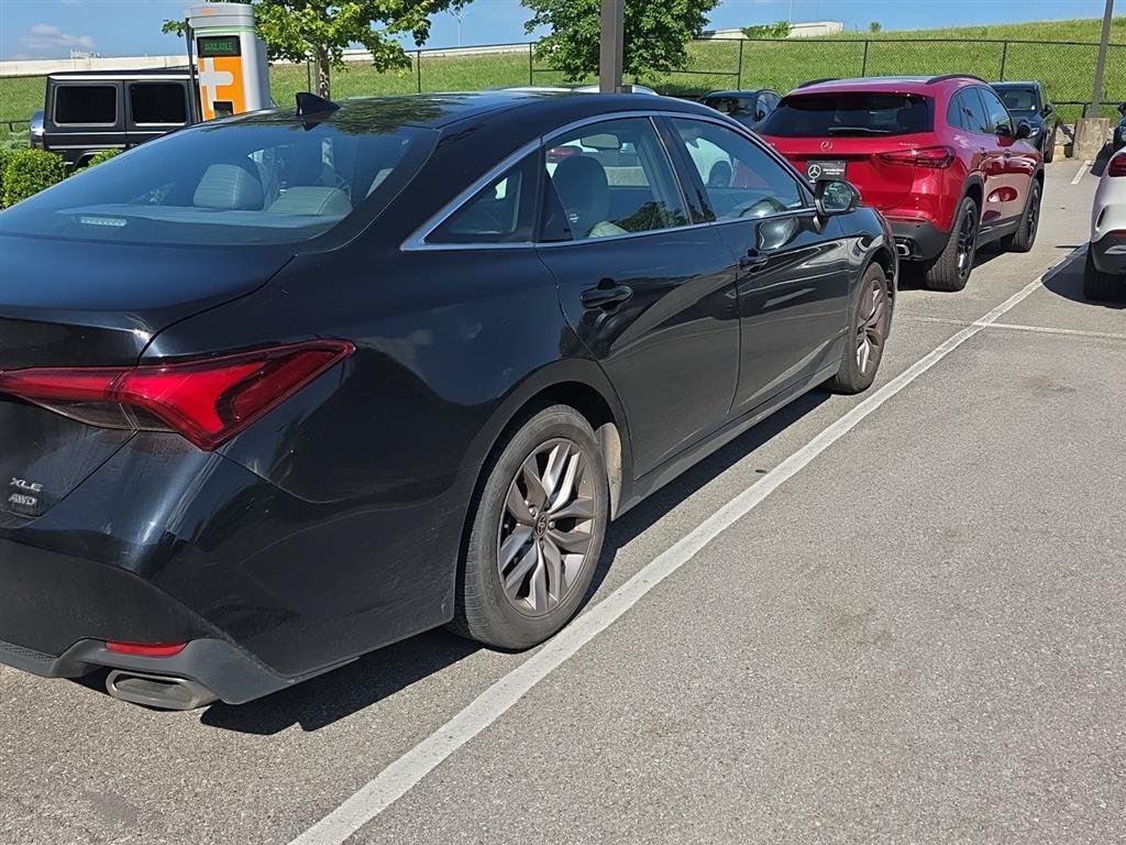 Used 2021 Toyota Avalon XLE w/ Moonroof Package AWD/4WD image 4