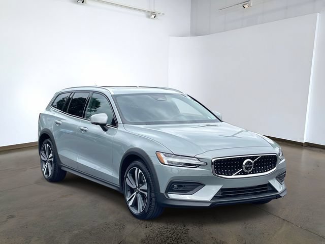 Used 2024 Volvo V60 B5 Cross Country Plus w/ Climate Package AWD/4WD image 3