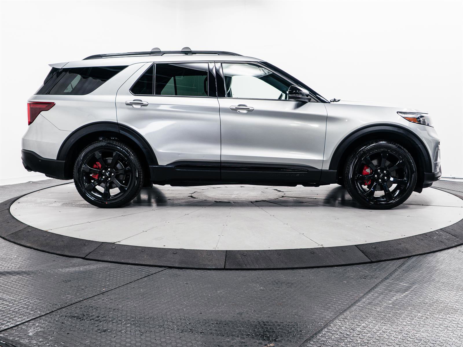 Used 2020 Ford Explorer ST w/ ST Street Pack AWD/4WD image 13