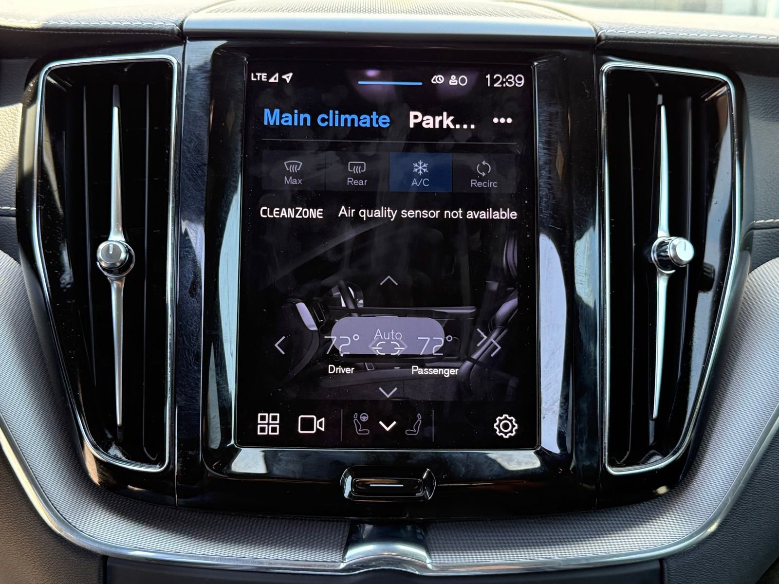 Used 2022 Volvo XC60 T8 R-Design w/ Advanced Package image 36