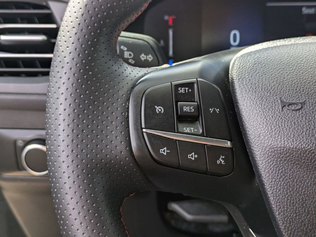 Used 2025 Ford Escape ST-Line image 19