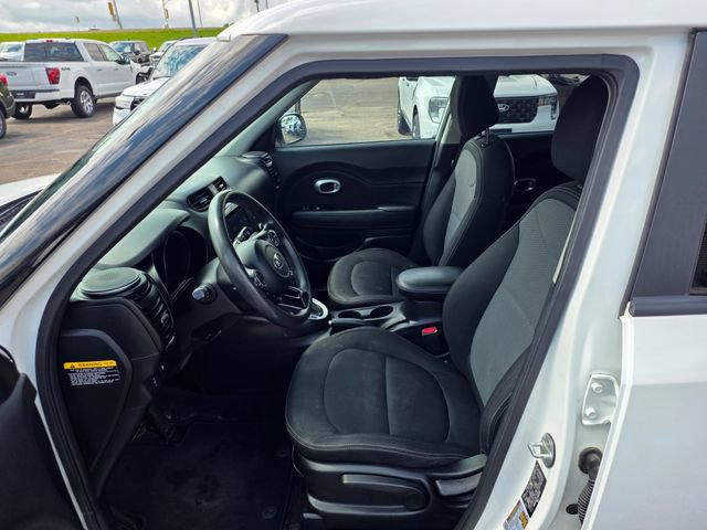 Used 2018 Kia Soul + FWD image 13