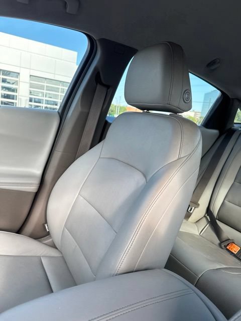Used 2017 Chevrolet Malibu LT w/ Leather Package FWD image 7