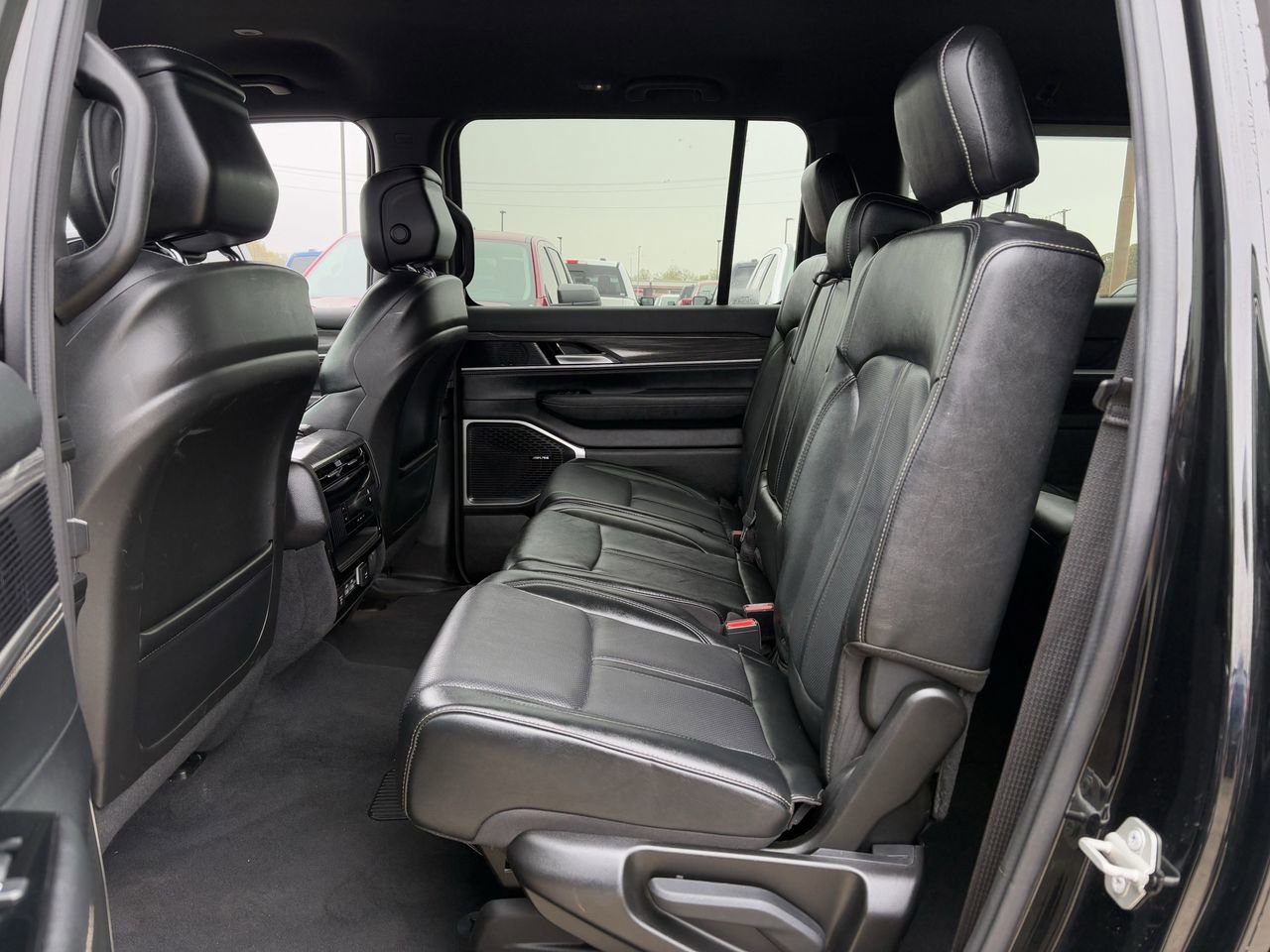 Used 2024 Jeep Wagoneer L Series II image 28