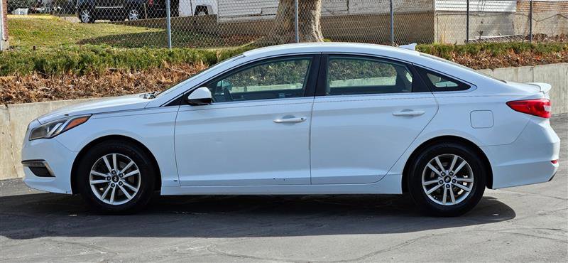 Used 2015 Hyundai Sonata SE w/ Option Group 02 image 2